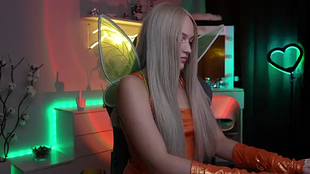 Snapshot of MrsTenderBeast chatting on November 24, 2025, 4:18 pm MrsTenderBeast online show from November 24, 2025, 4:18 pm