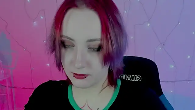 Snapshot of AsheLucker chatting on December 8, 2024, 8:04 pm AsheLucker online show from December 8, 2024, 8:04 pm