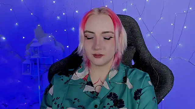 Snapshot of AsheLucker chatting on January 23, 2025, 8:24 pm AsheLucker online show from January 23, 2025, 8:24 pm