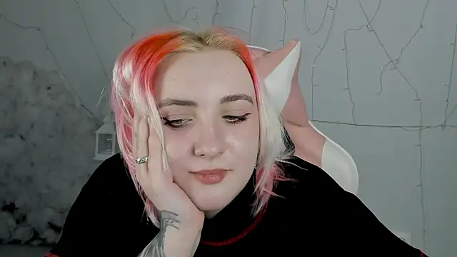 Snapshot of AsheLucker chatting on January 27, 2025, 2:42 am AsheLucker online show from January 27, 2025, 2:42 am