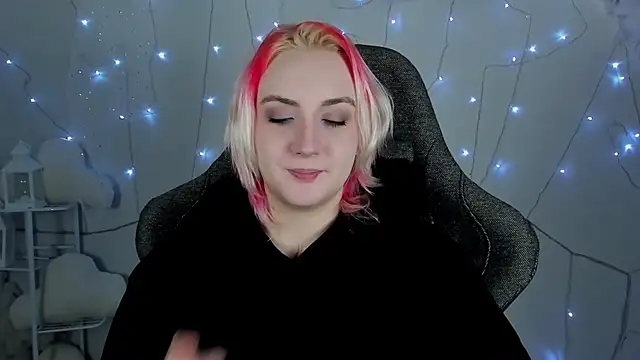 Snapshot of AsheLucker chatting on January 30, 2025, 8:21 pm AsheLucker online show from January 30, 2025, 8:21 pm