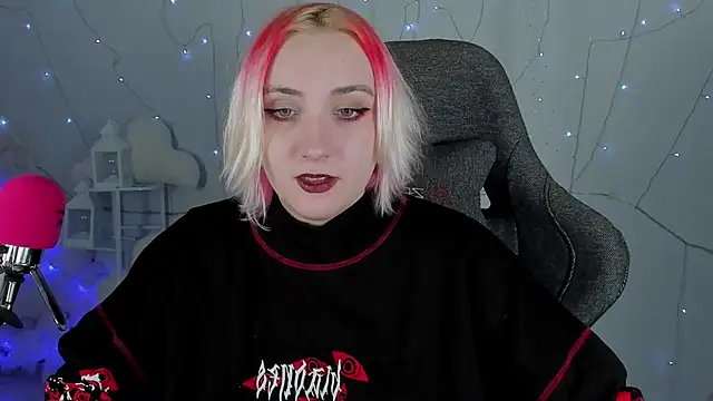 Snapshot of AsheLucker chatting on February 2, 2025, 2:48 am AsheLucker online show from February 2, 2025, 2:48 am