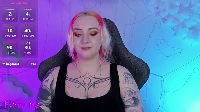 Snapshot of AsheLucker chatting on February 6, 2025, 8:45 pm AsheLucker online show from February 6, 2025, 8:45 pm