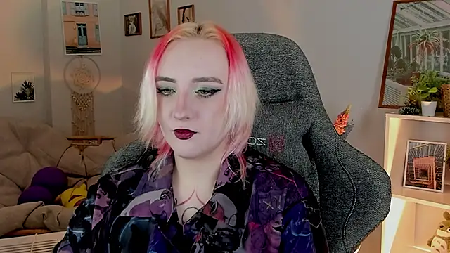 Snapshot of AsheLucker chatting on February 8, 2025, 8:10 pm AsheLucker online show from February 8, 2025, 8:10 pm