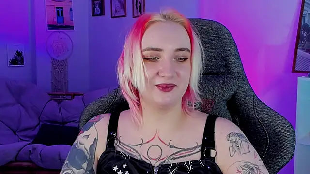 Snapshot of AsheLucker chatting on February 12, 2025, 8:40 pm AsheLucker online show from February 12, 2025, 8:40 pm