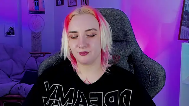 Snapshot of AsheLucker chatting on February 12, 2025, 11:41 pm AsheLucker online show from February 12, 2025, 11:41 pm