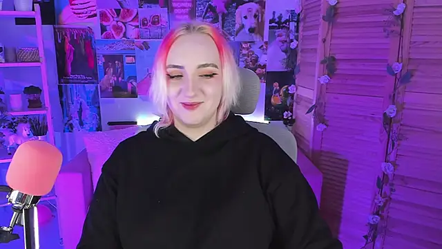 Snapshot of AsheLucker chatting on February 13, 2025, 5:22 pm AsheLucker online show from February 13, 2025, 5:22 pm