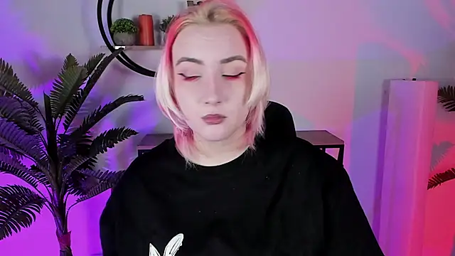 Snapshot of AsheLucker chatting on February 16, 2025, 5:15 pm AsheLucker online show from February 16, 2025, 5:15 pm