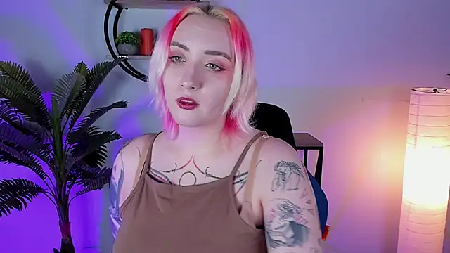 Snapshot of AsheLucker chatting on February 20, 2025, 5:44 am AsheLucker online show from February 20, 2025, 5:44 am