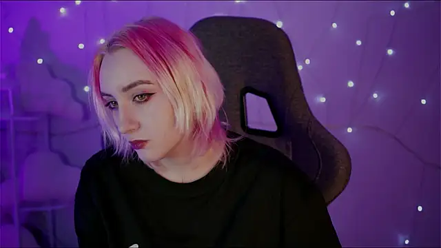 Snapshot of AsheLucker chatting on February 21, 2025, 2:17 am AsheLucker online show from February 21, 2025, 2:17 am