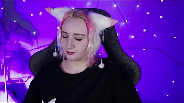 Snapshot of AsheLucker chatting on February 21, 2025, 5:46 am AsheLucker online show from February 21, 2025, 5:46 am