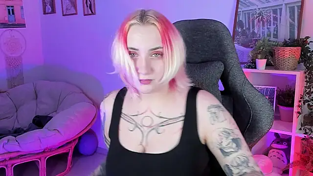 Snapshot of AsheLucker chatting on March 2, 2025, 8:48 am AsheLucker online show from March 2, 2025, 8:48 am