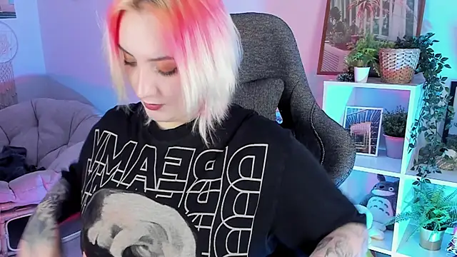 Snapshot of AsheLucker chatting on March 3, 2025, 2:15 am AsheLucker online show from March 3, 2025, 2:15 am