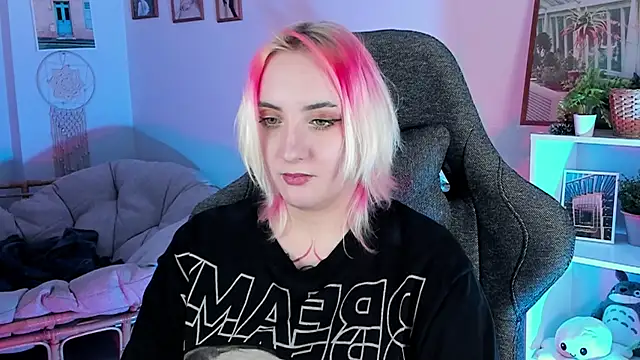 Snapshot of AsheLucker chatting on March 3, 2025, 5:42 am AsheLucker online show from March 3, 2025, 5:42 am