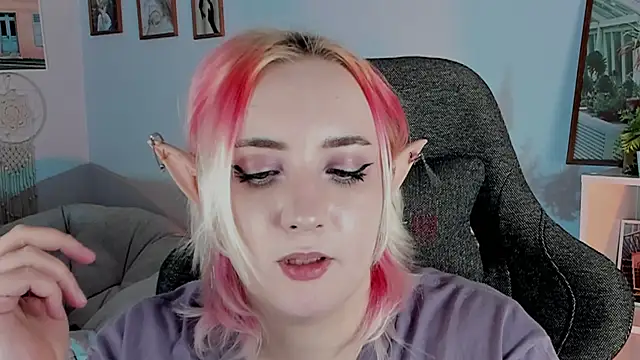 Snapshot of AsheLucker chatting on March 6, 2025, 5:46 am AsheLucker online show from March 6, 2025, 5:46 am