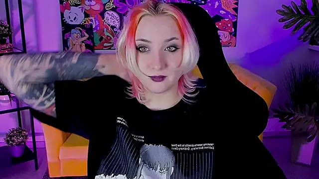 Snapshot of AsheLucker chatting on March 7, 2025, 5:40 am AsheLucker online show from March 7, 2025, 5:40 am