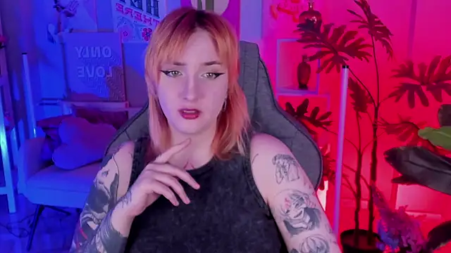 Snapshot of AsheLucker chatting on September 23, 2025, 2:36 am AsheLucker online show from September 23, 2025, 2:36 am