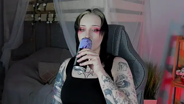 Snapshot of AsheLucker chatting on November 16, 2025, 11:21 pm AsheLucker online show from November 16, 2025, 11:21 pm