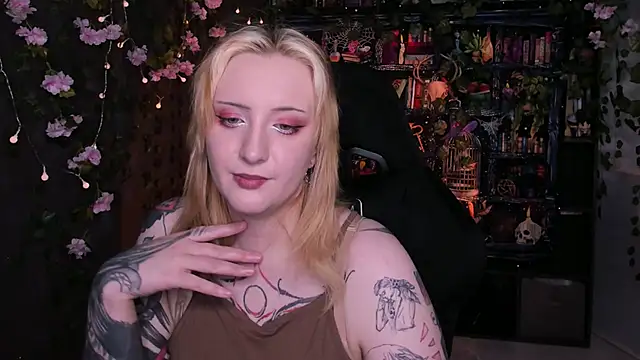 Snapshot of AsheLucker chatting on June 7, 2026, 6:39 am AsheLucker online show from June 7, 2026, 6:39 am