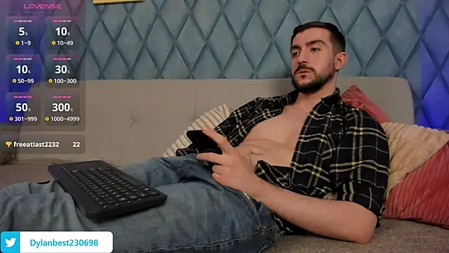 Snapshot of Dylan_Best chatting on March 18, 2025, 2:25 am Dylan Best online show from March 18, 2025, 2:25 am