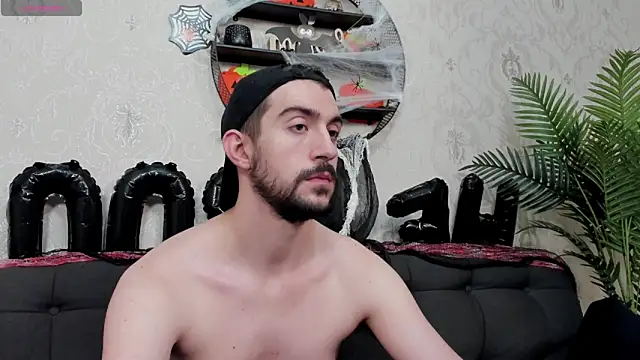 Snapshot of Dylan_Best chatting on October 31, 2025, 1:17 am Dylan Best online show from October 31, 2025, 1:17 am