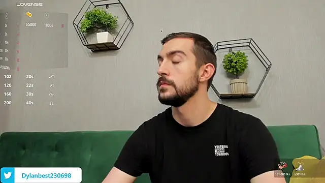 Snapshot of Dylan_Best chatting on November 6, 2025, 10:43 pm Dylan Best online show from November 6, 2025, 10:43 pm