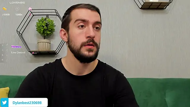 Snapshot of Dylan_Best chatting on November 17, 2025, 1:44 am Dylan Best online show from November 17, 2025, 1:44 am