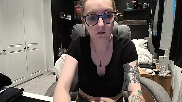 short sweetpea online show from September 22, 2025, 5:59 pm