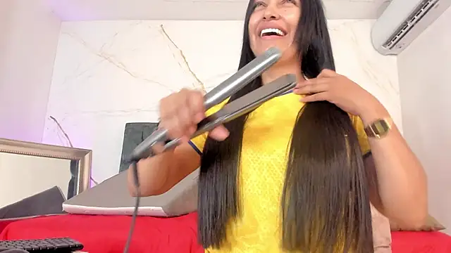 IsiisLovei online show from July 3, 2026, 2:56 pm