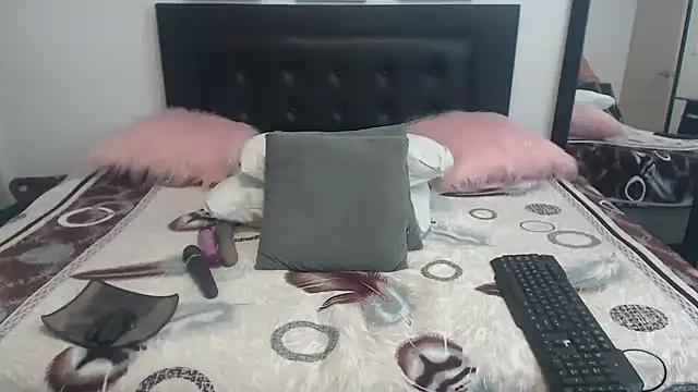 Snapshot of katiehotx chatting on November 8, 2025, 2:12 am katiehotx online show from November 8, 2025, 2:12 am