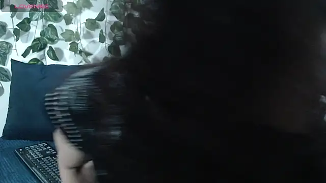 ariana sanz1 online show from November 4, 2025, 12:04 pm