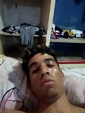 Snapshot of riggijaviersalas chatting on October 29, 2025, 11:39 pm riggijaviersalas online show from October 29, 2025, 11:39 pm