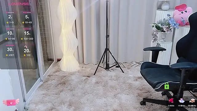 Snapshot of Happy_Kitty chatting on December 6, 2024, 4:49 pm Happy Kitty online show from December 6, 2024, 4:49 pm