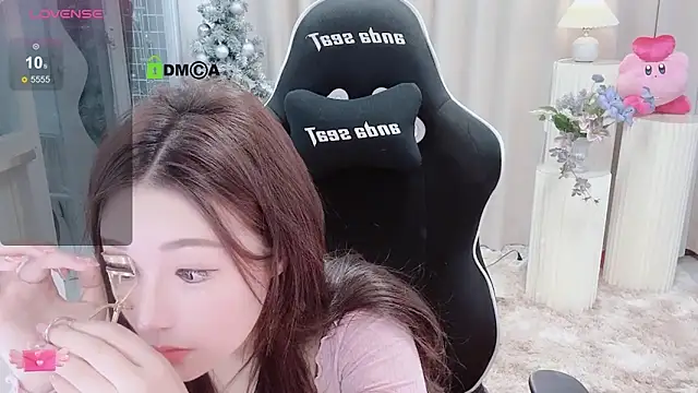 Snapshot of Happy_Kitty chatting on December 19, 2024, 2:24 pm Happy Kitty online show from December 19, 2024, 2:24 pm