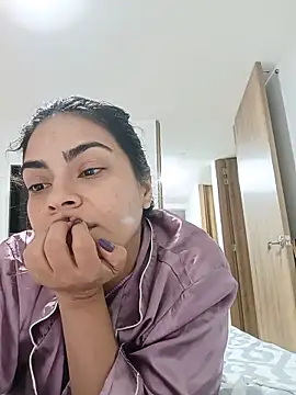 Snapshot of Ivanna2 chatting on May 15, 2026, 11:01 pm Ivanna2 online show from May 15, 2026, 11:01 pm