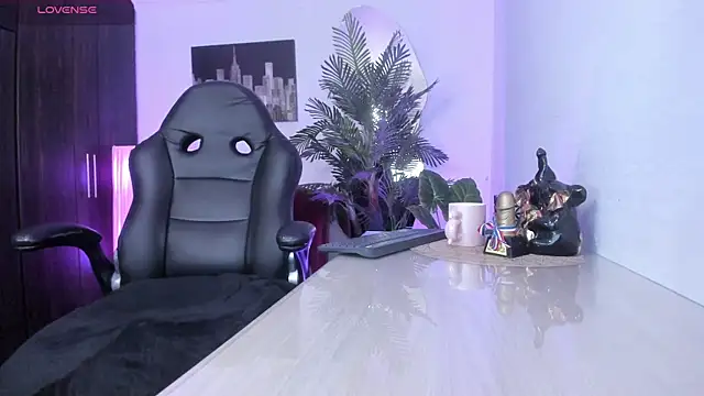 Snapshot of Amaia_Bushida chatting on March 10, 2025, 2:06 am Amaia Bushida online show from March 10, 2025, 2:06 am