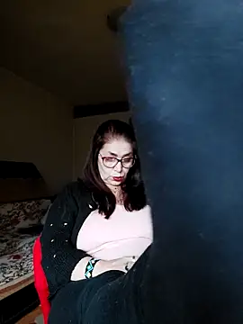 Snapshot of Love_Tina56 chatting on October 18, 2025, 5:43 am Love Tina56 online show from October 18, 2025, 5:43 am