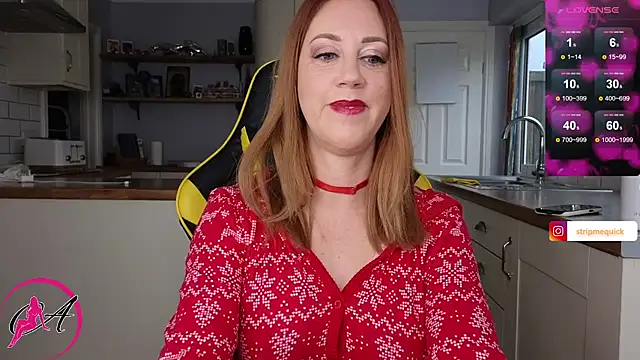 Snapshot of stripmequick chatting on December 9, 2024, 10:11 am stripmequick online show from December 9, 2024, 10:11 am