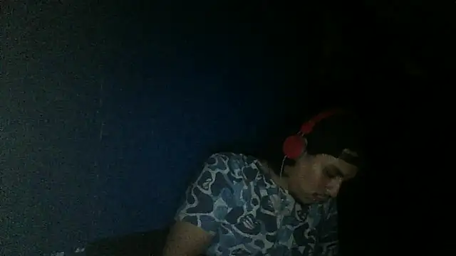 Snapshot of AlexAlejandro13 chatting on September 27, 2025, 5:45 am AlexAlejandro13 online show from September 27, 2025, 5:45 am