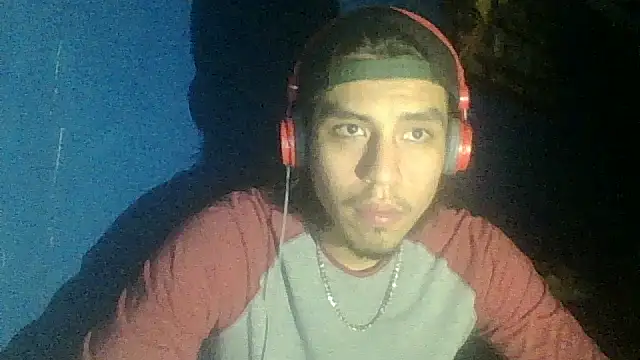 Snapshot of AlexAlejandro13 chatting on October 7, 2025, 6:10 am AlexAlejandro13 online show from October 7, 2025, 6:10 am