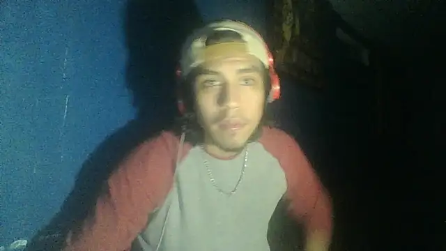Snapshot of AlexAlejandro13 chatting on October 8, 2025, 6:44 am AlexAlejandro13 online show from October 8, 2025, 6:44 am