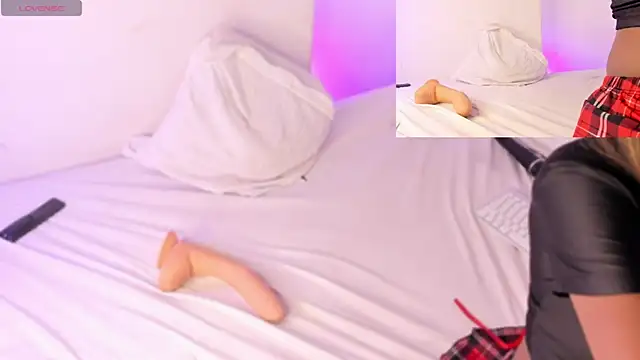 Snapshot of AgathaFoxx chatting on February 7, 2025, 7:40 am AgathaFoxx online show from February 7, 2025, 7:40 am