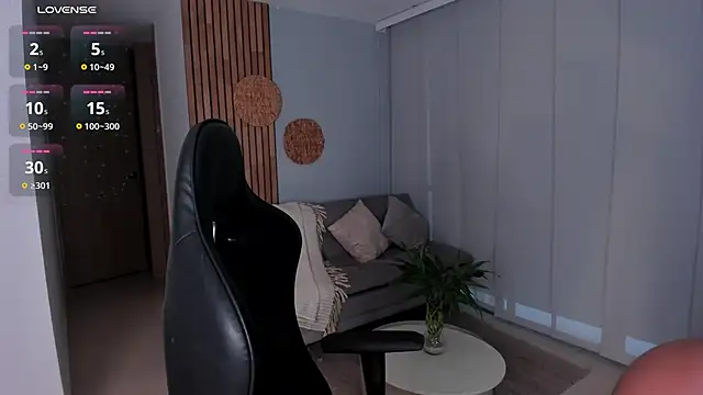 Snapshot of AnnieHallX chatting on October 24, 2025, 9:00 pm AnnieHallX online show from October 24, 2025, 9:00 pm