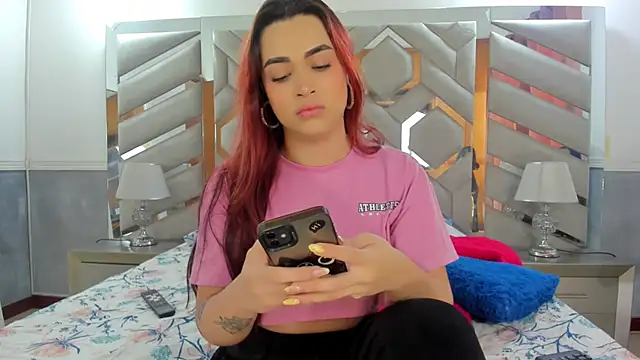 alexandra fire69x online show from December 4, 2025, 2:37 pm