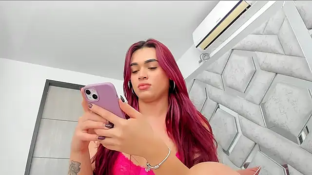 Snapshot of alexandra_fire69x chatting on May 27, 2026, 2:47 pm alexandra fire69x online show from May 27, 2026, 2:47 pm