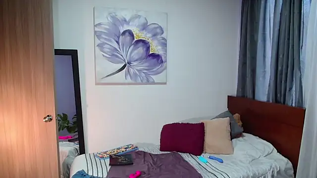 vanessabrown  online show from February 12, 2025, 1:06 pm