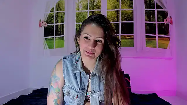 Snapshot of vanessabrown_ chatting on July 19, 2026, 1:59 pm vanessabrown online show from July 19, 2026, 1:59 pm