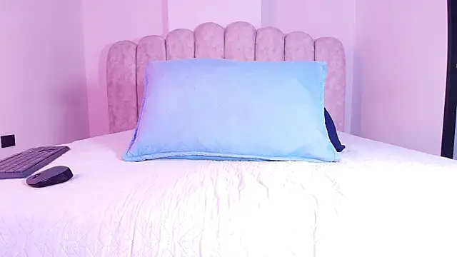 sofi decker online show from July 25, 2026, 3:15 am