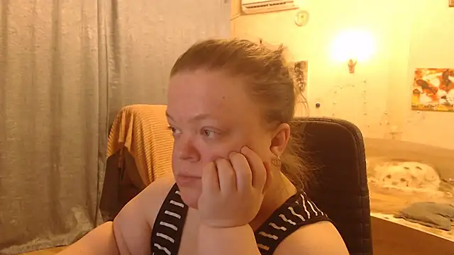 Snapshot of Janiffer_MiMi chatting on February 1, 2025, 12:18 am Janiffer MiMi online show from February 1, 2025, 12:18 am