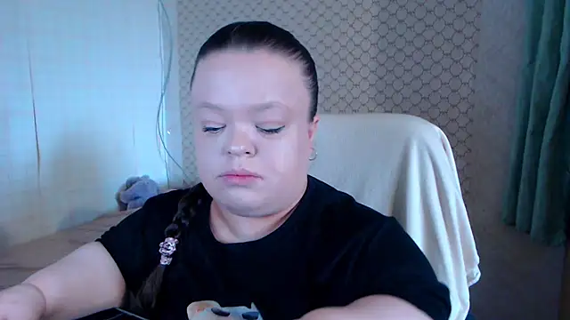 Janiffer MiMi online show from July 22, 2026, 3:37 pm